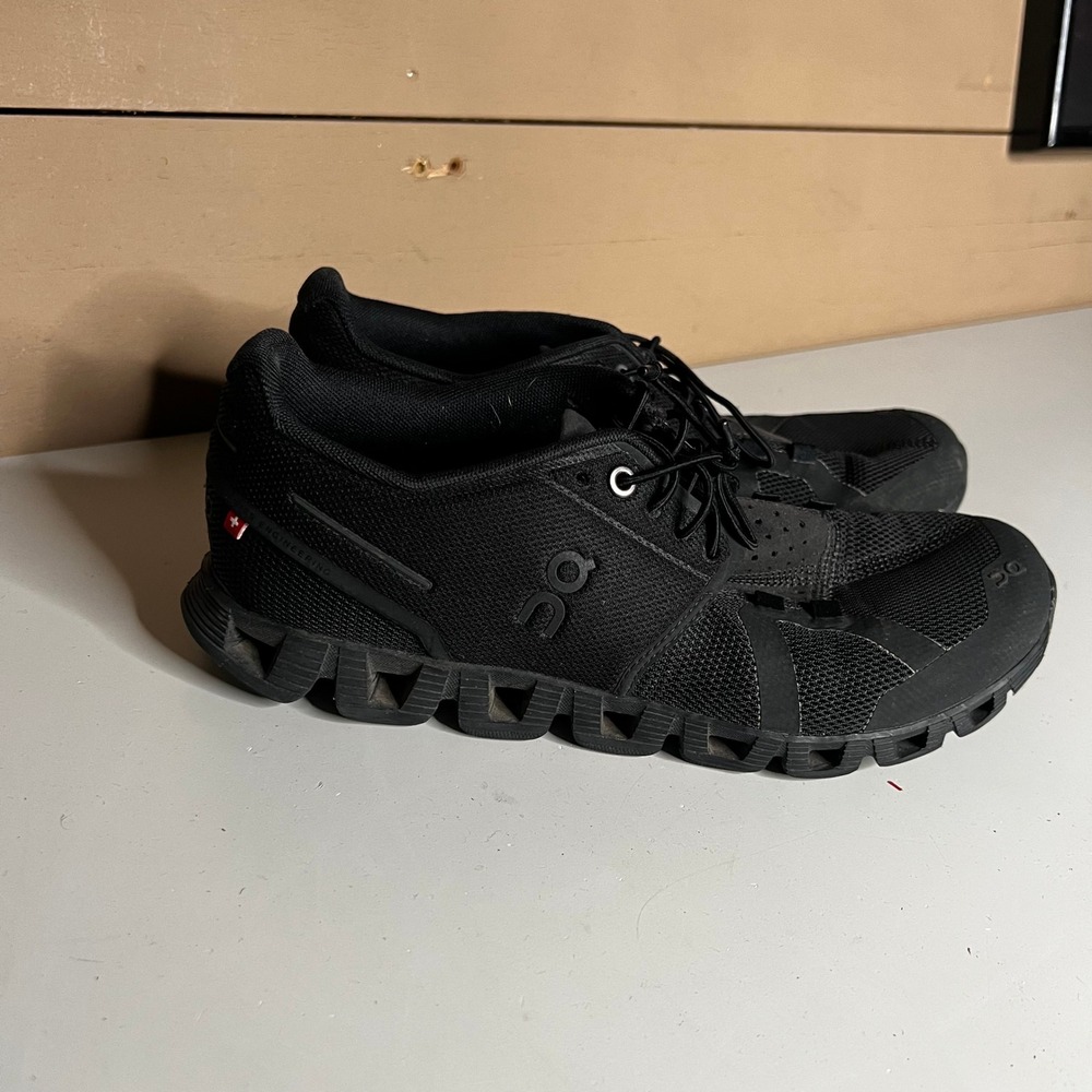 On Cloud Running Shoes Womens 8 Black Swiss Engineering Sneakers CloudTec Low